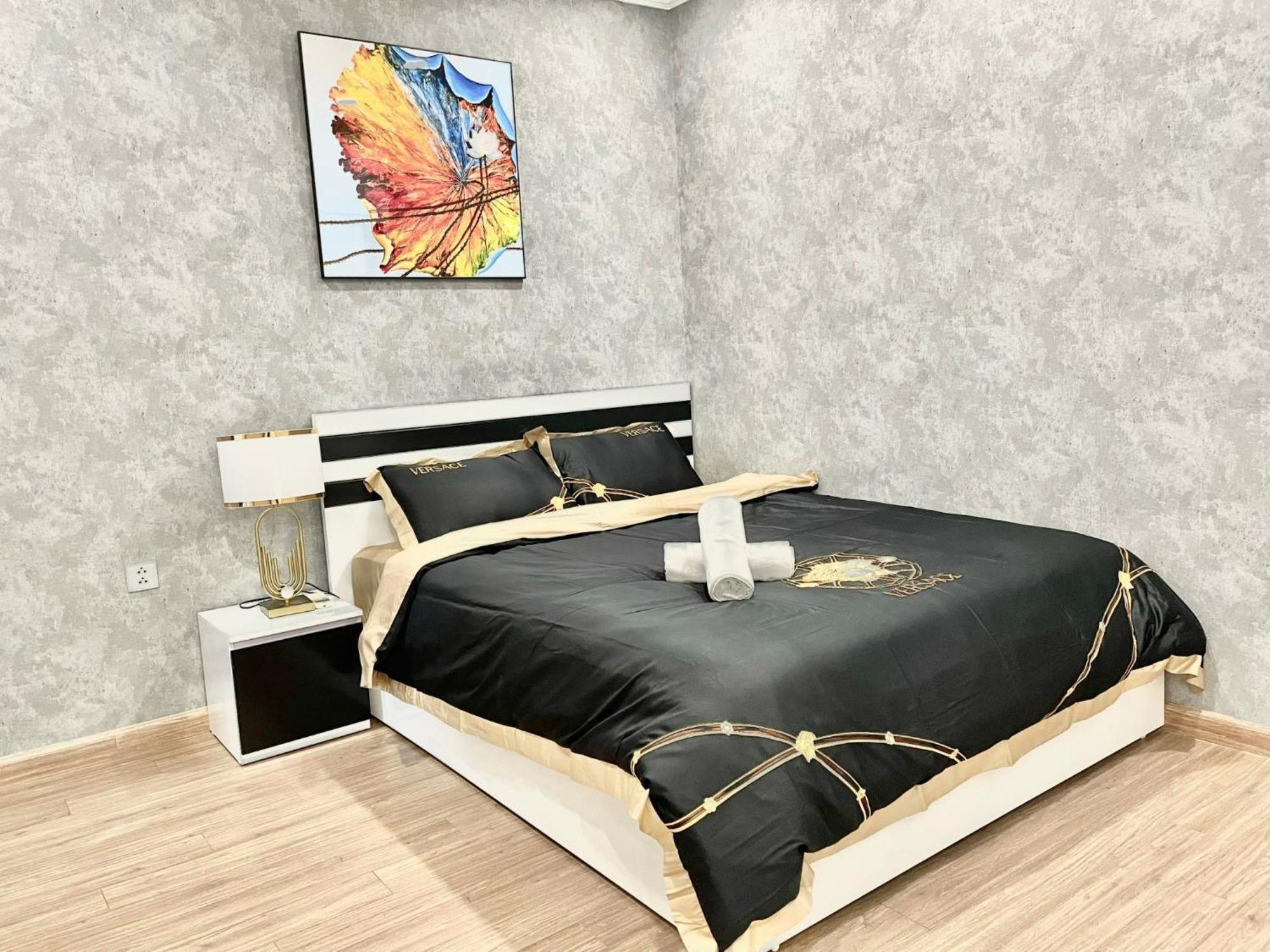 Kabi Homes - Luxury Apartment In Vinhomes Times City Ханой Екстериор снимка